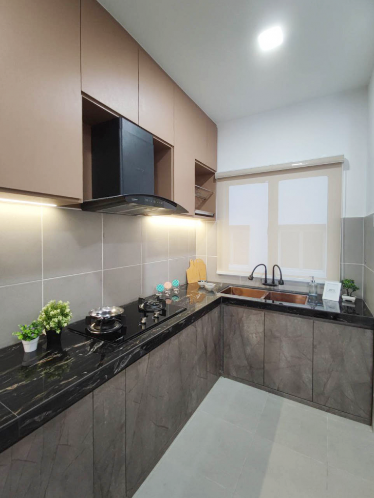 Sari Alamanda, Rawang