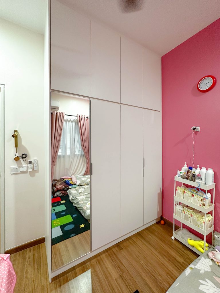 Wardrobe at Serenia Aman