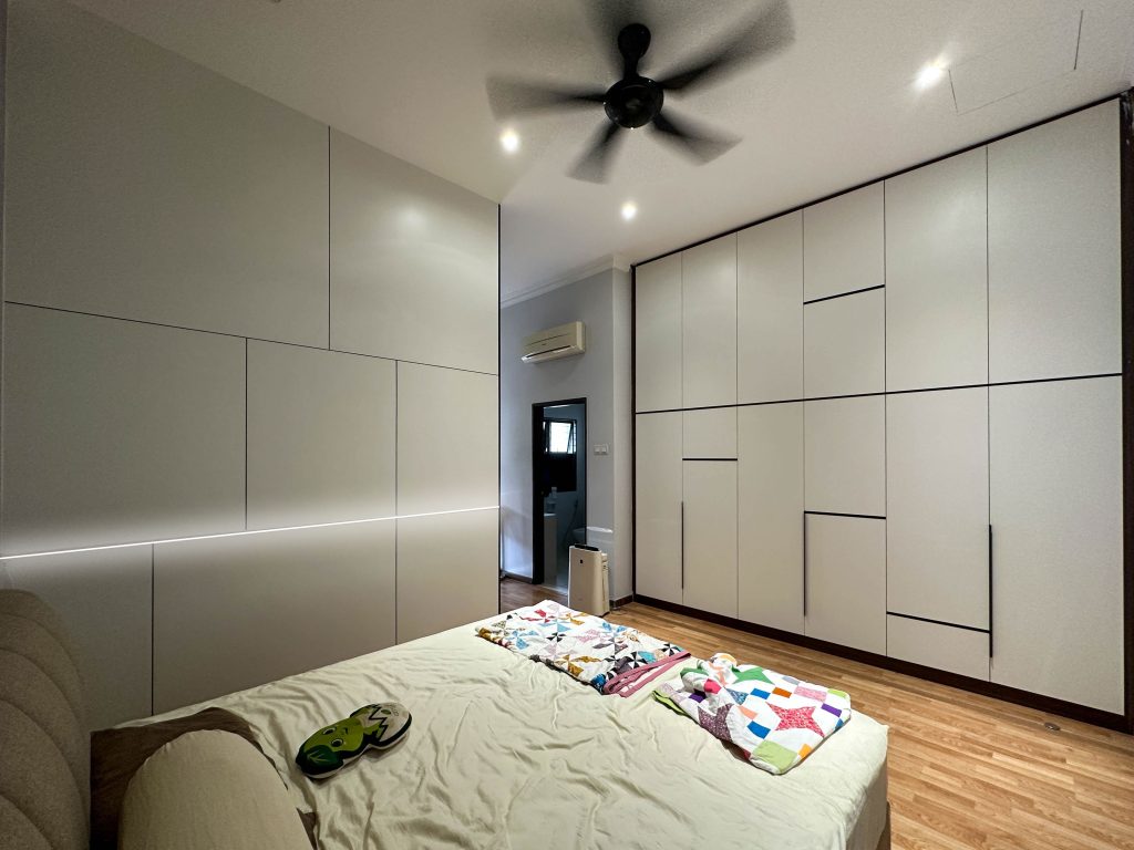 Wardrobe at Bandar Kinrara Puchong