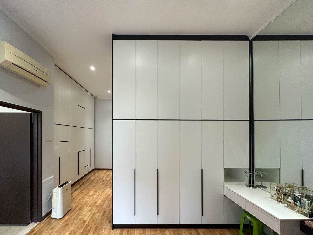 Wardrobe at Bandar Kinrara Puchong