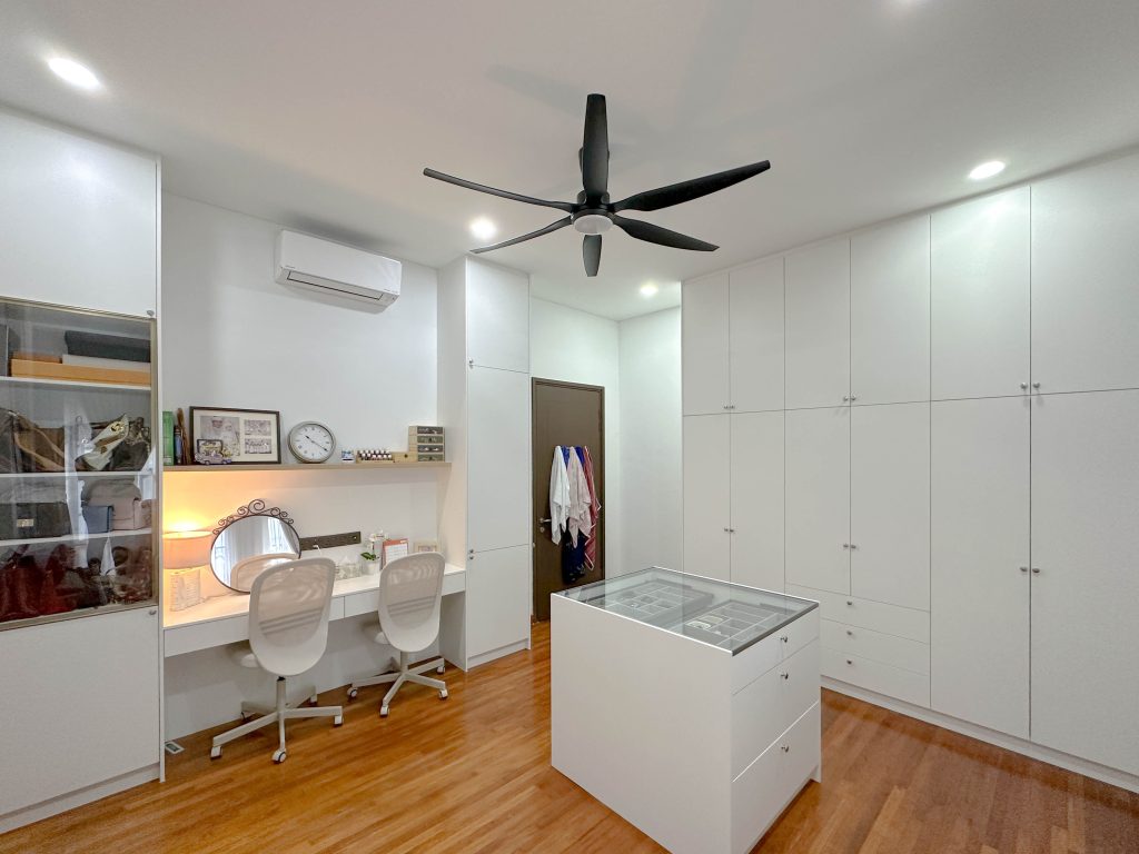 Wardrobe at Shah Alam