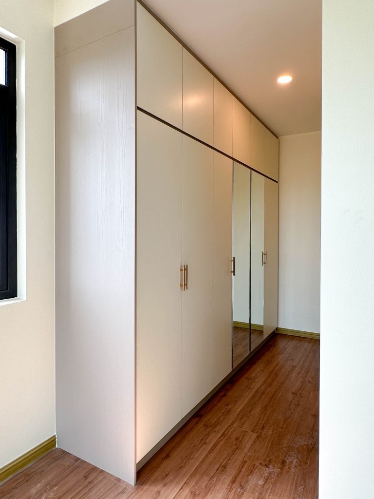 Wardrobe at Vista Mahogani