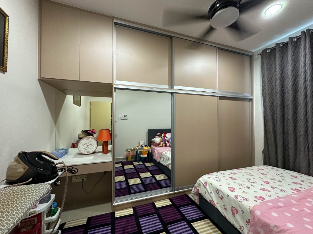 Wardrobe at Mahkota Hills