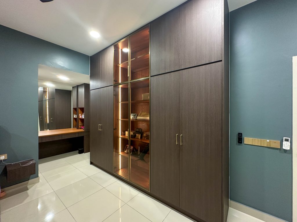 Wardrobe at Panglima Garang