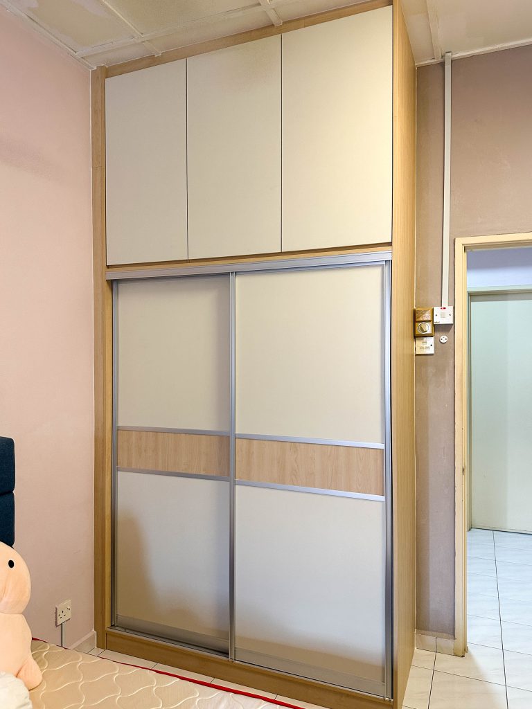 Sliding door wardrobe