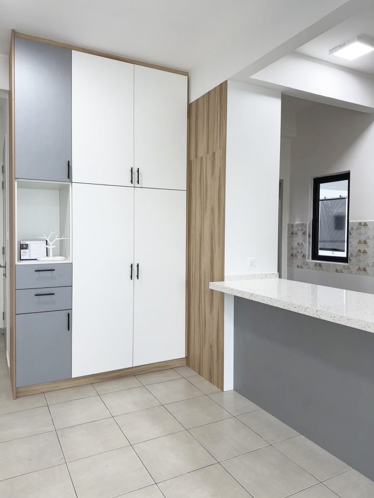 Kitchen Cabinet at JRK Senesta