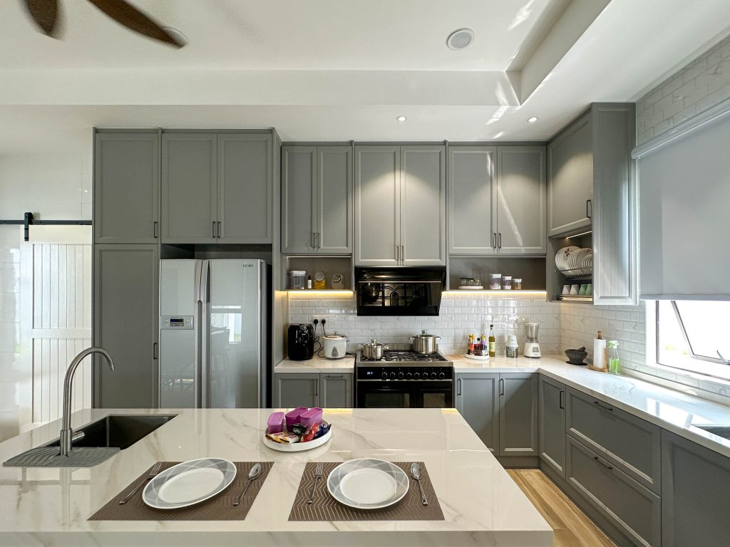 easy maintenance kitchen cabinet