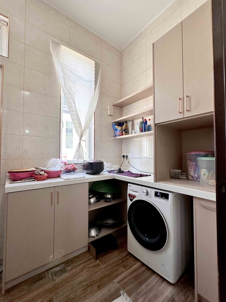 Kitchen Cabinet at Eco Majestic 8