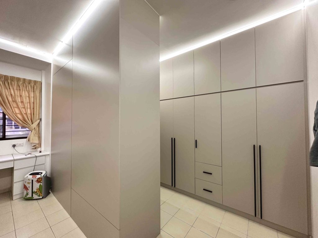 Wardrobe at Jalan Pulai Perdana