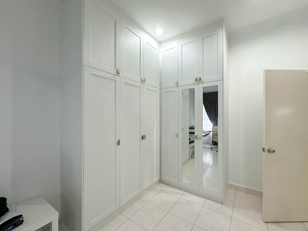 minimalist wardrobe with mirror door