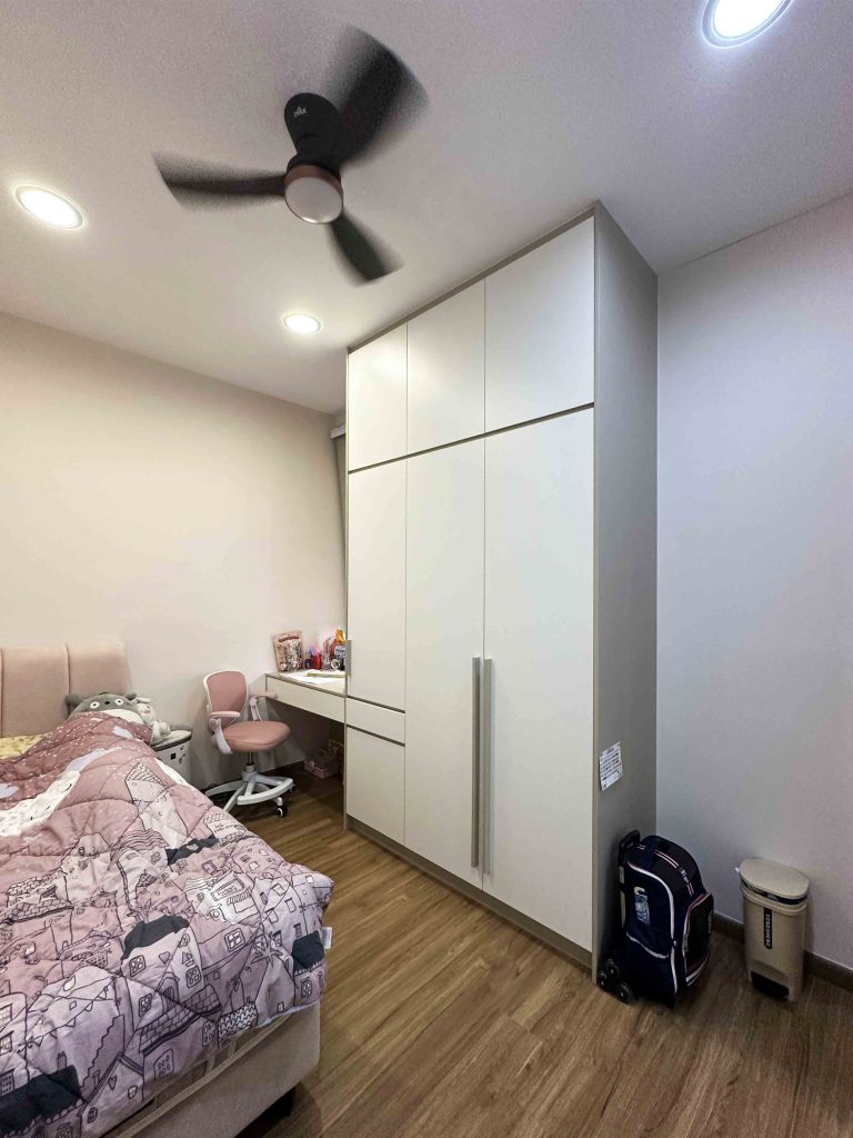 wardrobe at Gravit 8 @ Klang South