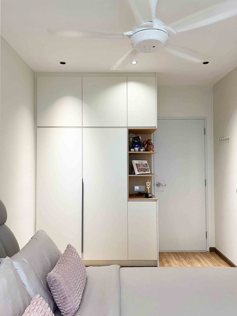 Wardrobe at Gravit 8 @ Klang South