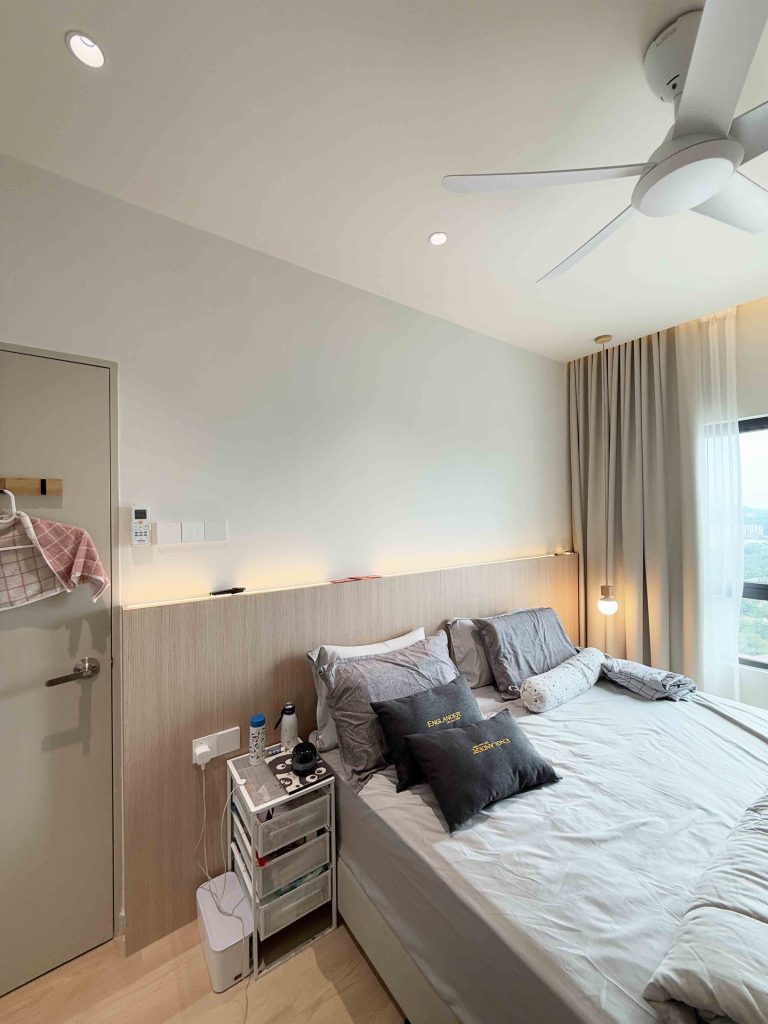 Benches at Metro Cheras