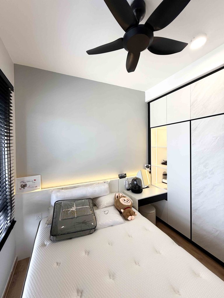 Benches at UNO Promenade Sungai Besi