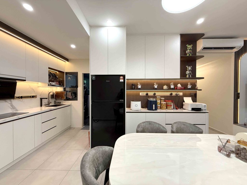 Kitchen Cabinet at Meta Residence