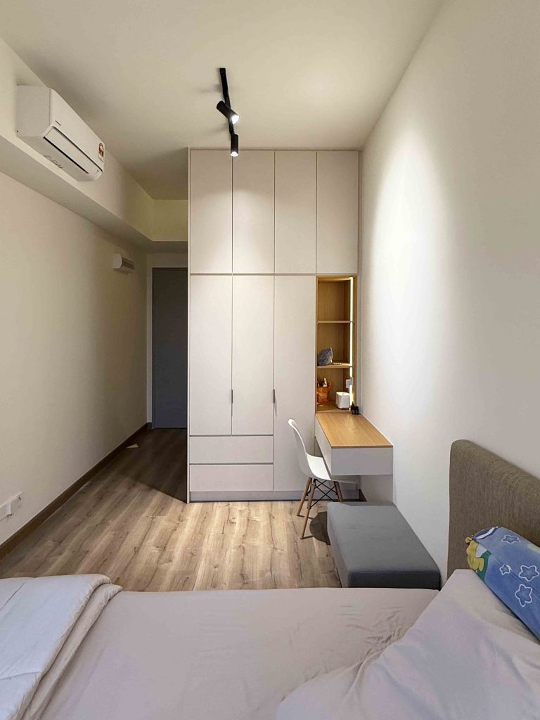 Wardrobe at 8th & Stellar