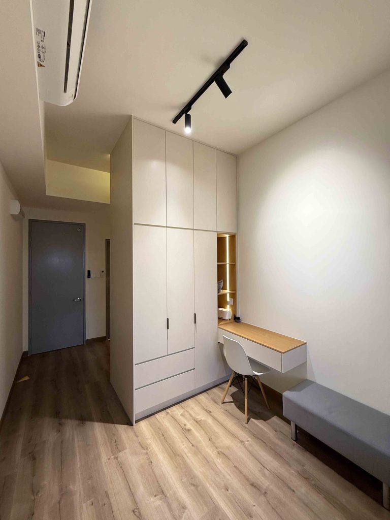 Wardrobe at 8th & Stellar