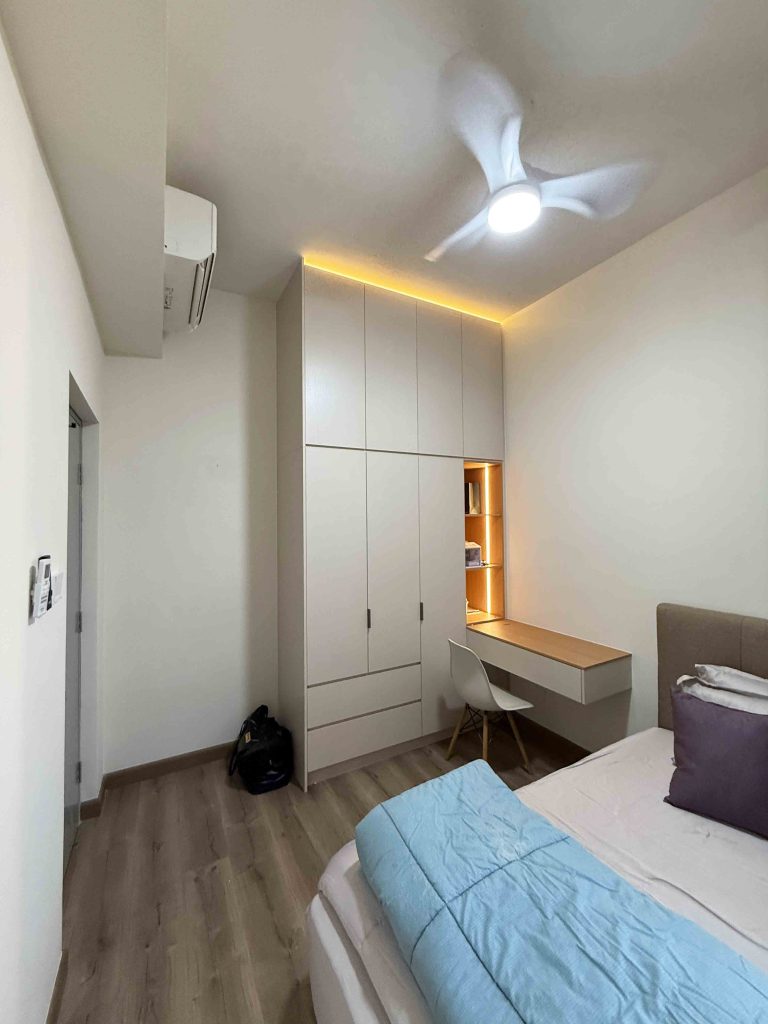 Wardrobe at 8th & Stellar