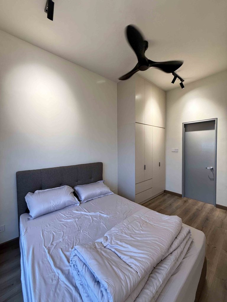 Wardrobe at 8th & Stellar