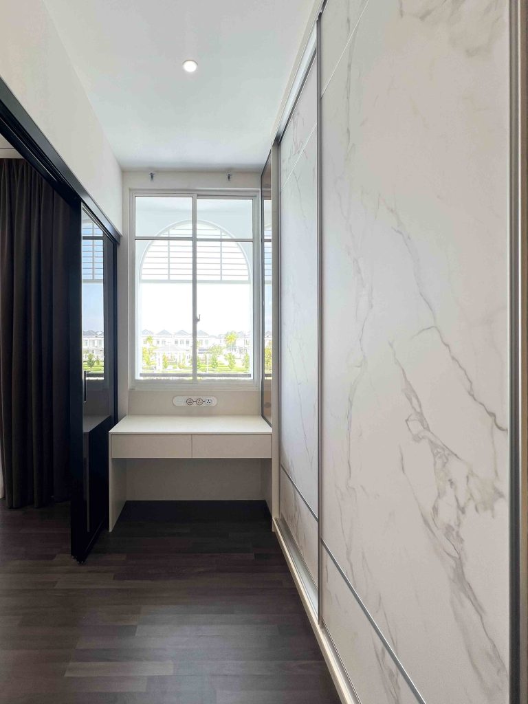 Wardrobe at Eco Majestic