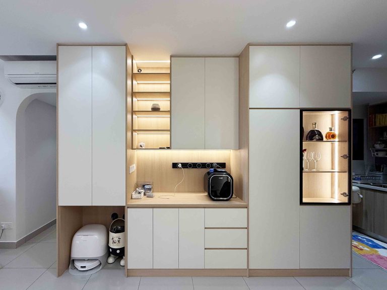 Display Cabinet at M Luna Residensi