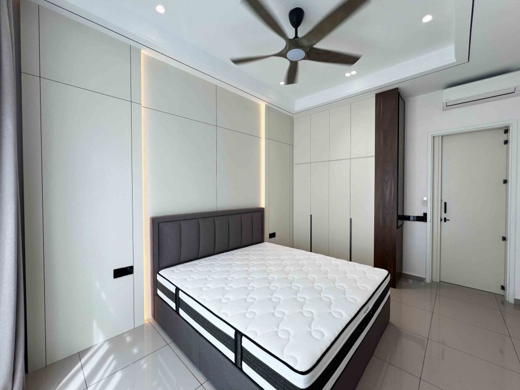 Wardrobe at Eco Majestic